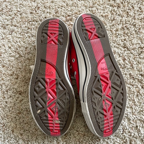 Red Converse Shoes: 4(m) 6(w) - Picture 8 of 9